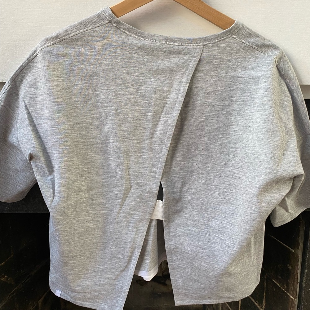 Lululemon crop T-shirt